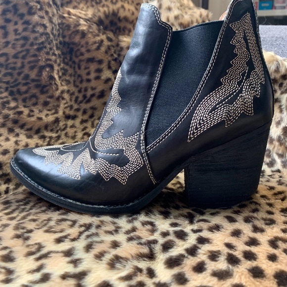 Free People x Jeffrey Campbell Frontier Boots - Picture 2 of 7